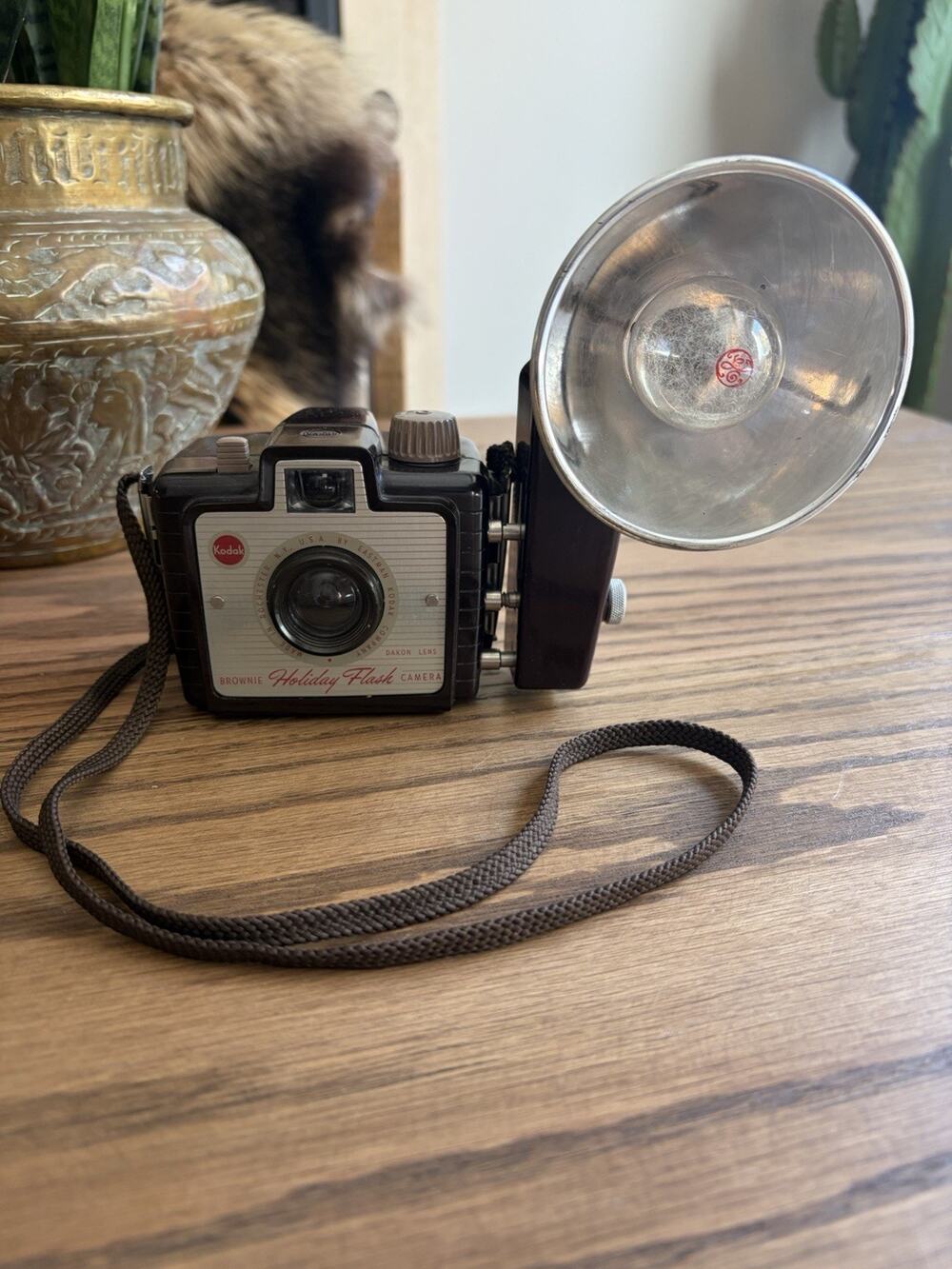 Vintage 1950s Kodak Brownie Holiday Flash Camera Roll Film Viewfinder Camera